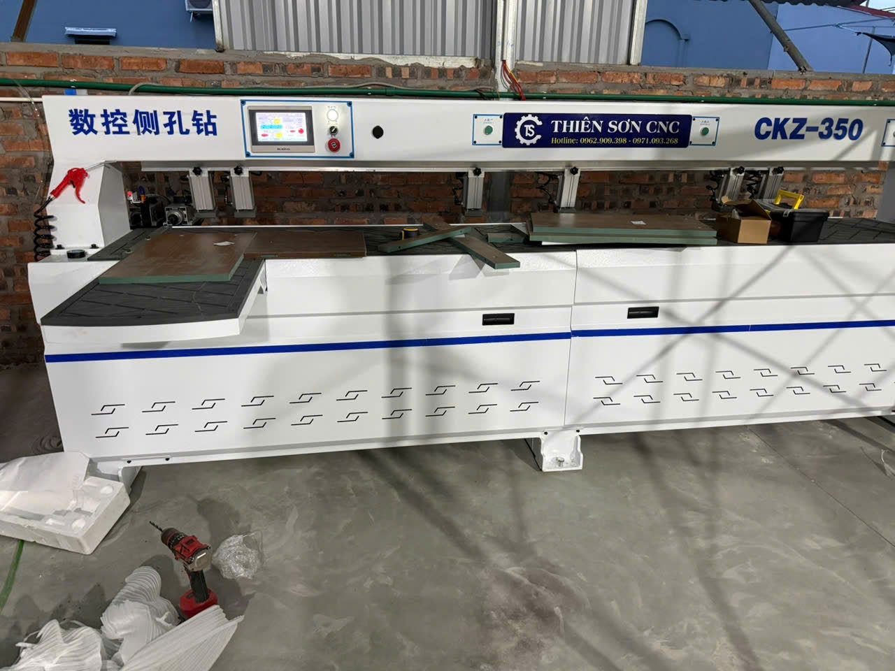 máy khoan ngang laser 2 đầu giá bao nhiêu thông số máy
