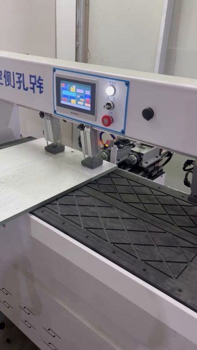 Máy khoan ngang laser có cần thiết cho xưởng làm tủ áo nhỏ không?