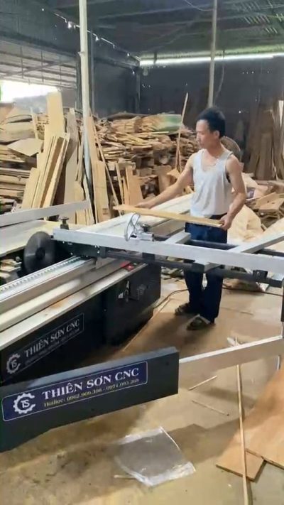 Một ngày kỹ thuật Thiên Sơn lắp đặt máy cưa bàn trượt tại Thanh Hóa