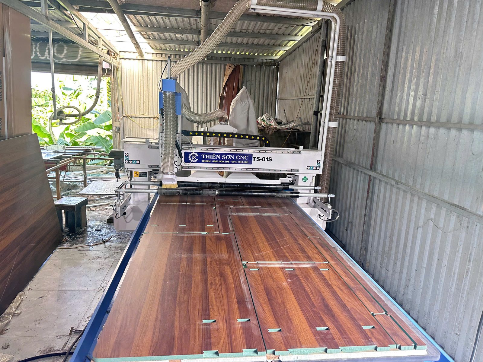 Nên mua máy CNC mới hay máy CNC cũ cho xưởng nội thất?