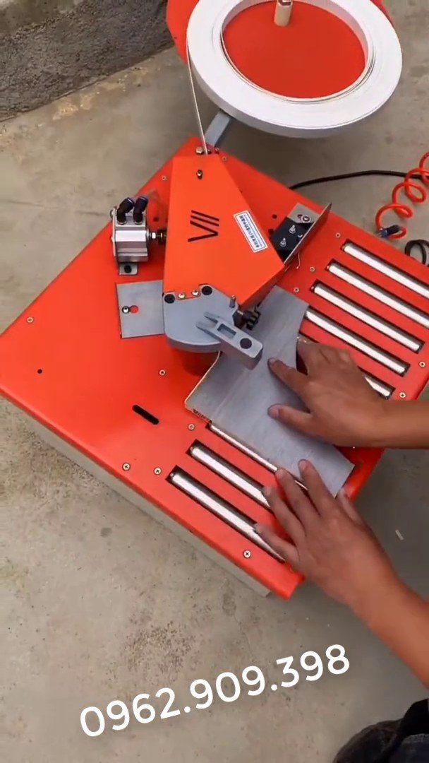 Nghệ An xưởng nhỏ nên mua máy dán cạnh mini hay 6 chức năng khi chạy thử
