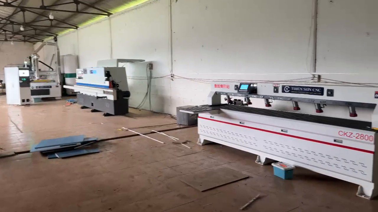 Tây Ninh mở xưởng tủ bếp nhỏ cần chuẩn bị điện, khí nén, hút bụi thế nào?