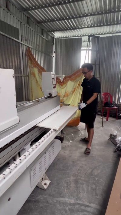 Vai trò của máy dán cạnh trong dây chuyền CNC, cưa bàn trượt và dán cạnh