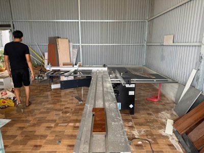 Vì sao máy cưa bàn trượt cắt bị sứt cạnh và cách kiểm tra khi bàn giao