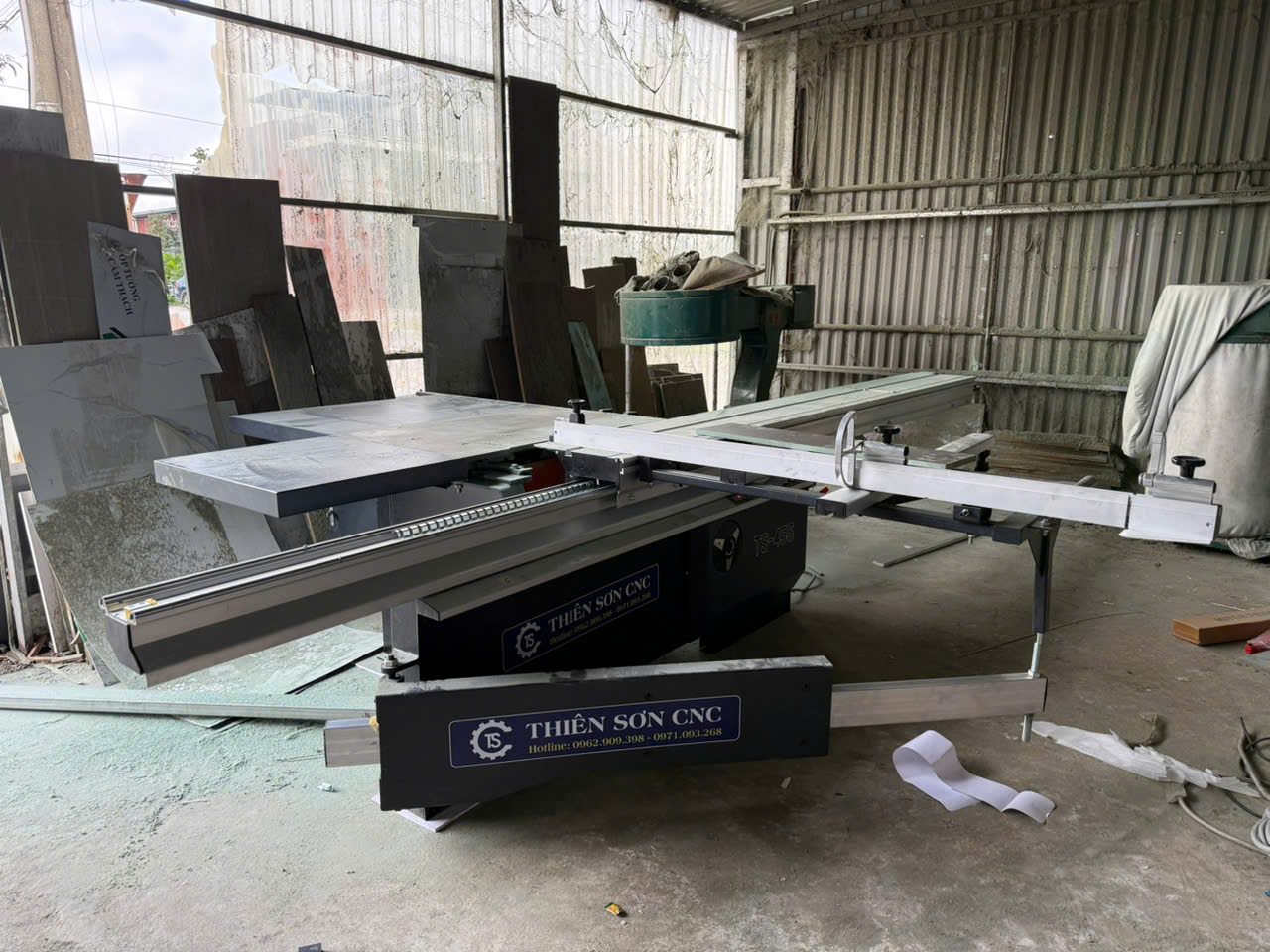 Xưởng gỗ công nghiệp nên đặt máy nén khí ở đâu để giảm tụt áp?