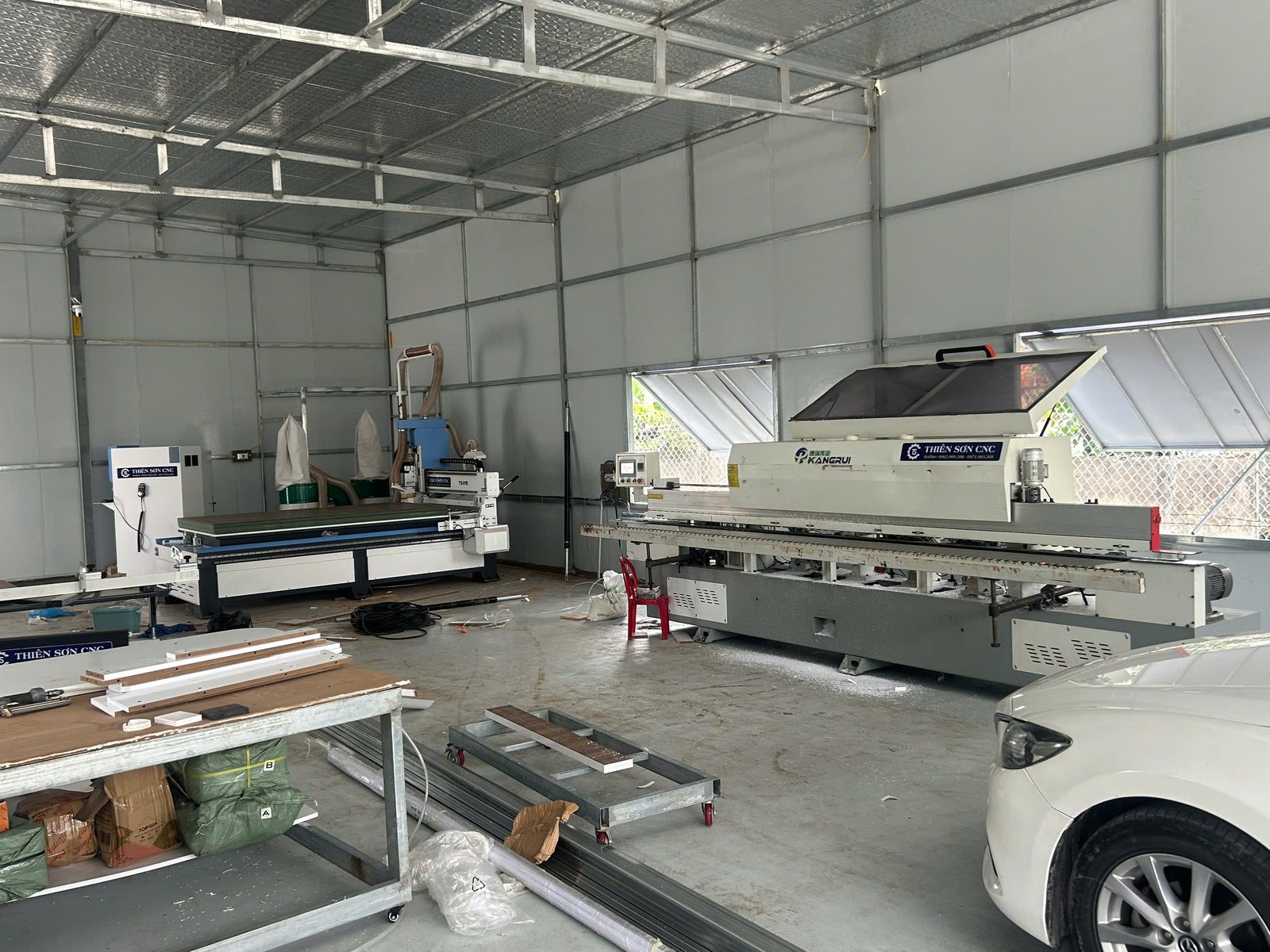xưởng gỗ công nghiệp đặt máy nén khí ở đâu để giảm tụt áp thông số máy