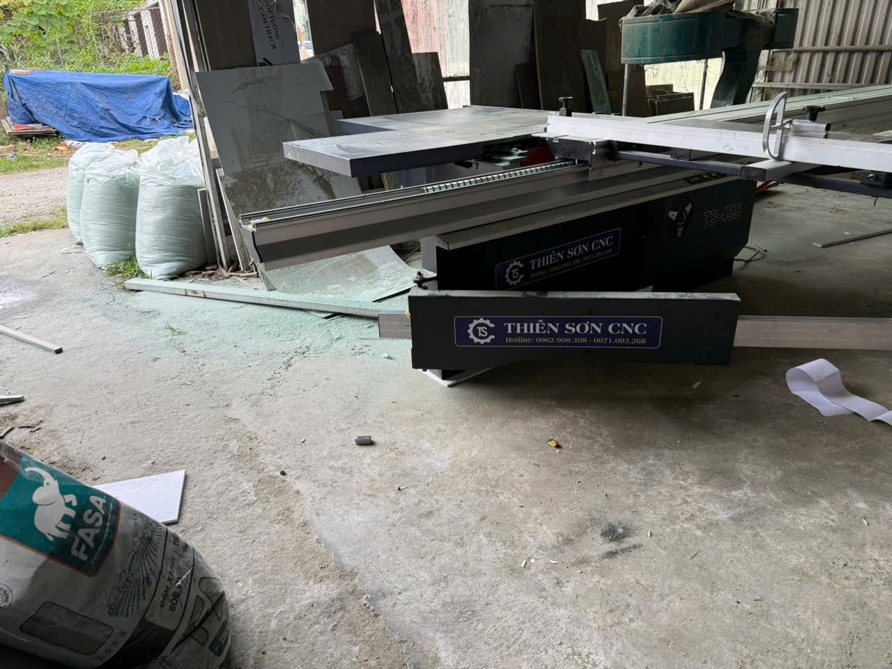 ván chống ẩm MDF lõi xanh nên chọn dao CNC và hút bụi hình ảnh thực tế