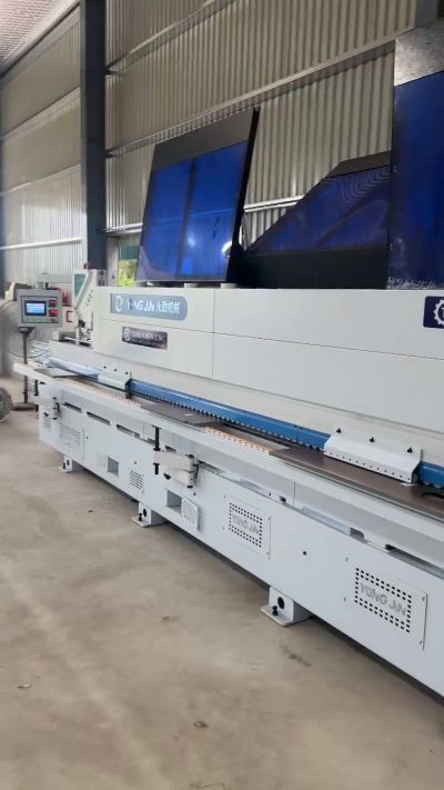 Xưởng làm cánh Acrylic nên chọn máy dán cạnh như thế nào để hạn chế xước bóng?