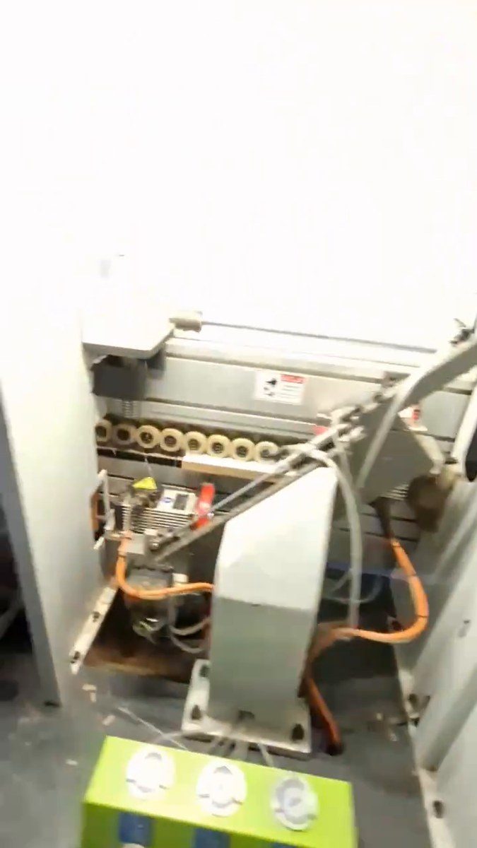 Xưởng làm tủ áo cánh lùa nên chọn CNC, dán cạnh và khoan ngang ra sao?