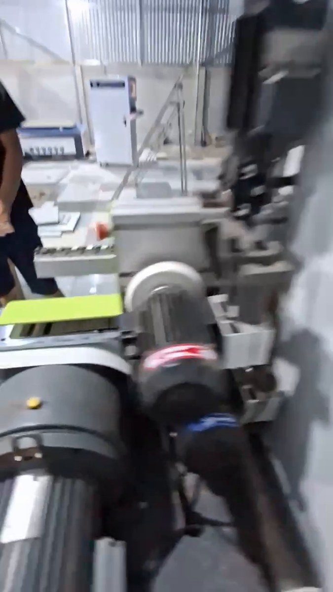 xưởng làm tủ áo cánh lùa chọn CNC dán cạnh khoan ngang hình ảnh thực tế