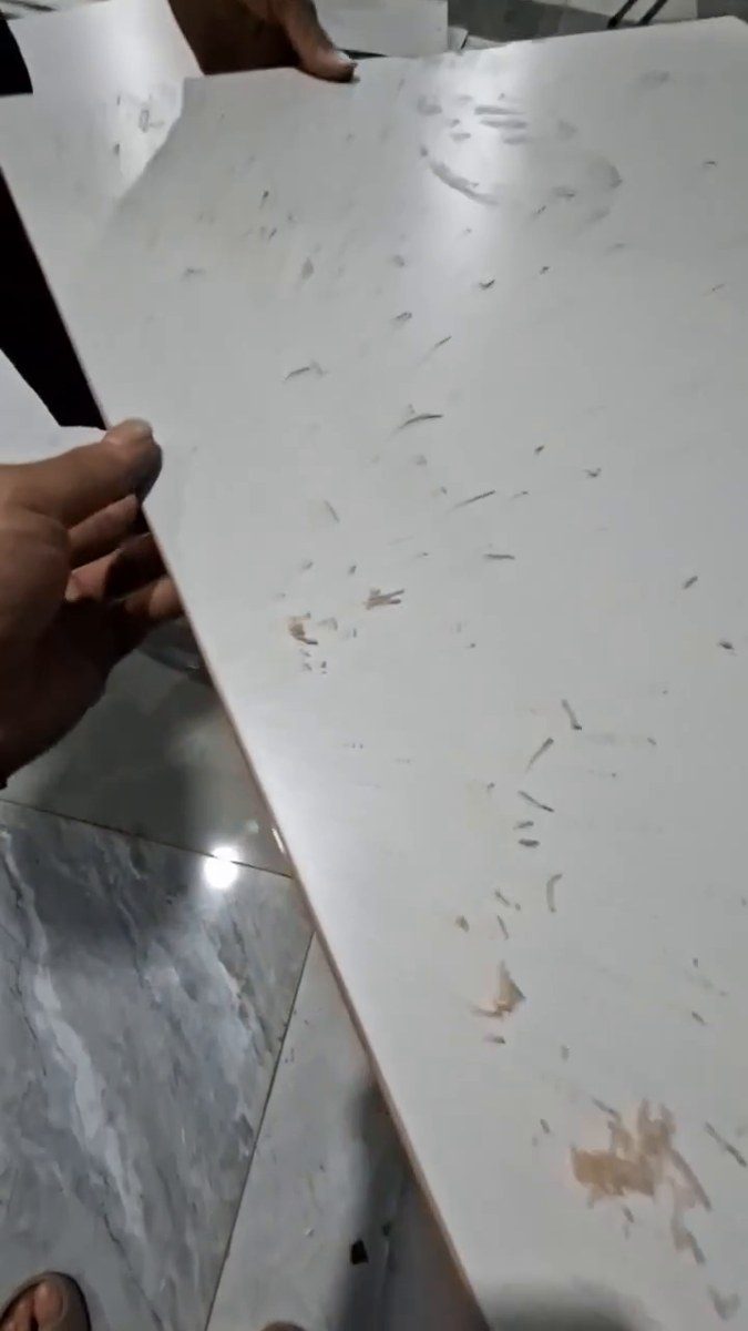 xưởng làm tủ áo cánh lùa chọn CNC dán cạnh khoan ngang khi chạy thử