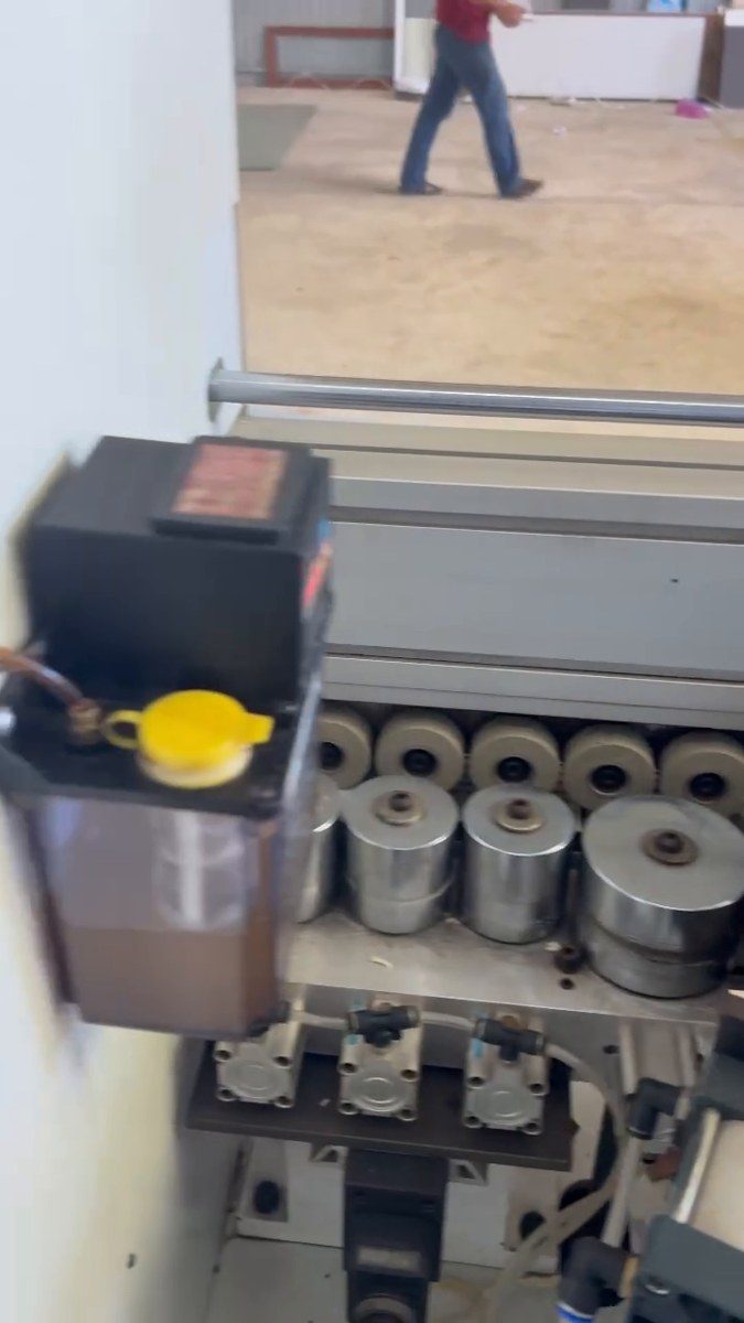 Xưởng mới làm tủ bếp nên mua máy CNC trước hay máy dán cạnh trước?