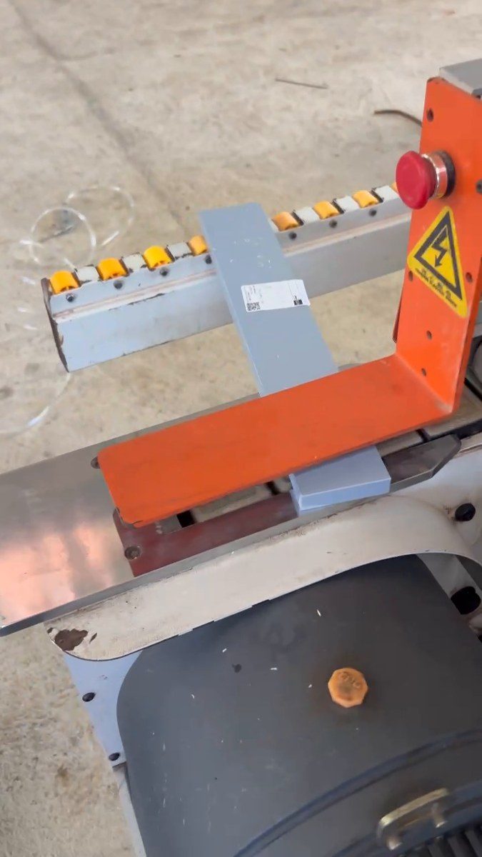 xưởng mới làm tủ bếp nên mua máy CNC trước hay máy dán cạnh trước hình ảnh thực tế