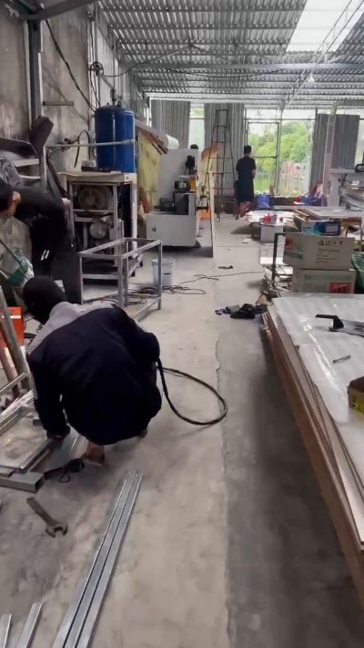 Xưởng mới mở nên mua máy nào trước: cưa bàn trượt, dán cạnh hay CNC?