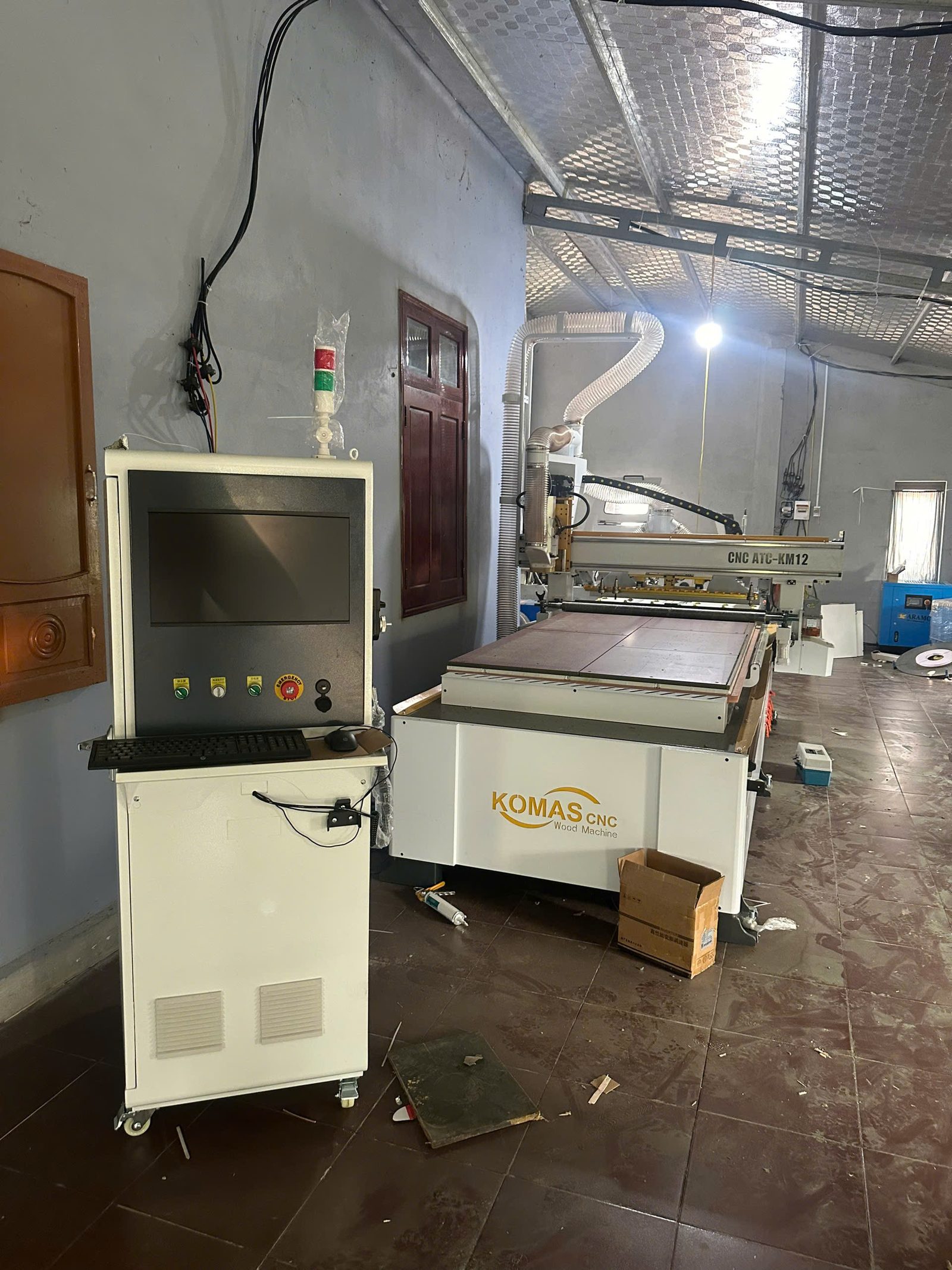 xưởng mới mua máy CNC cần chuẩn bị điện khí nén hút bụi hình ảnh thực tế
