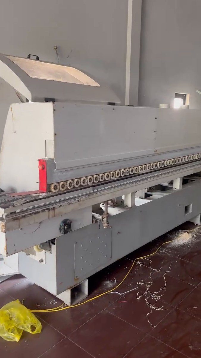 Xưởng mới nhận đơn tủ bếp nhiều nên mua máy CNC trước hay máy dán cạnh trước?